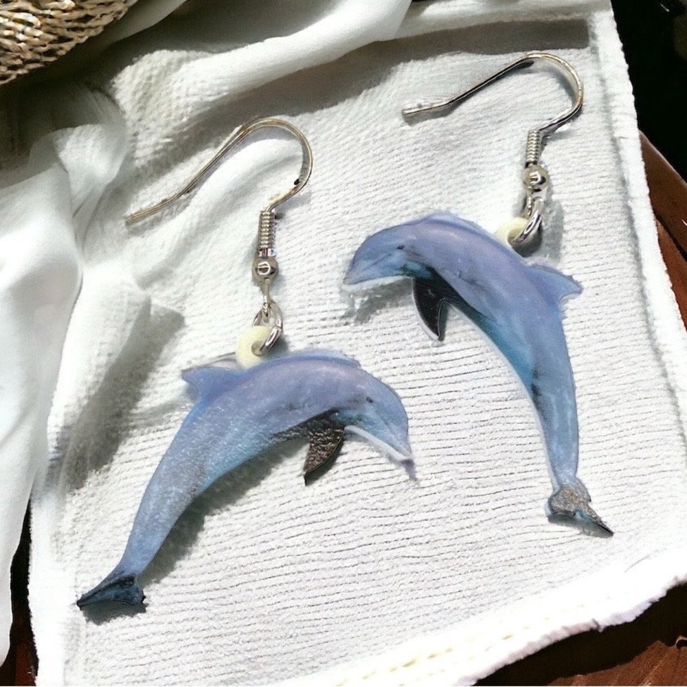 Dolphin Delight: Adorable Dangle Earrings for Ocean Lovers! NWT
